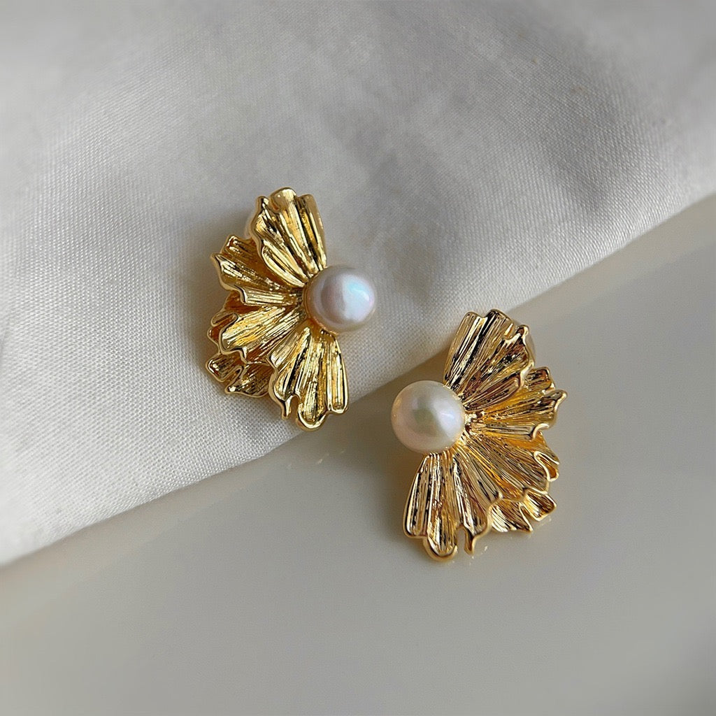 Clip on earrings - golden flower with pearl