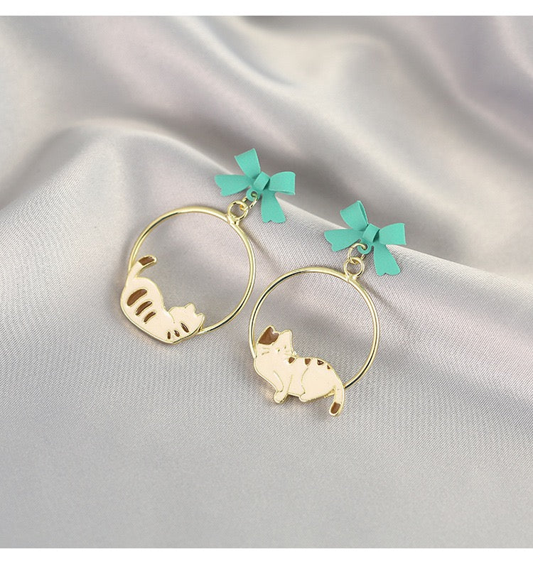 Clip on earrings - cute cat sleep with mint ribbon