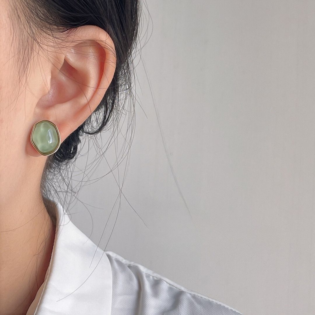 Clip on earrings - shimmering irregular shape with colour ocean blue/grass green/pearl white