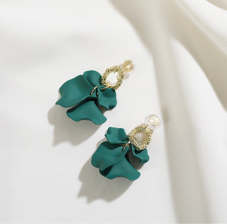 Clip on earrings - green leaves and golden